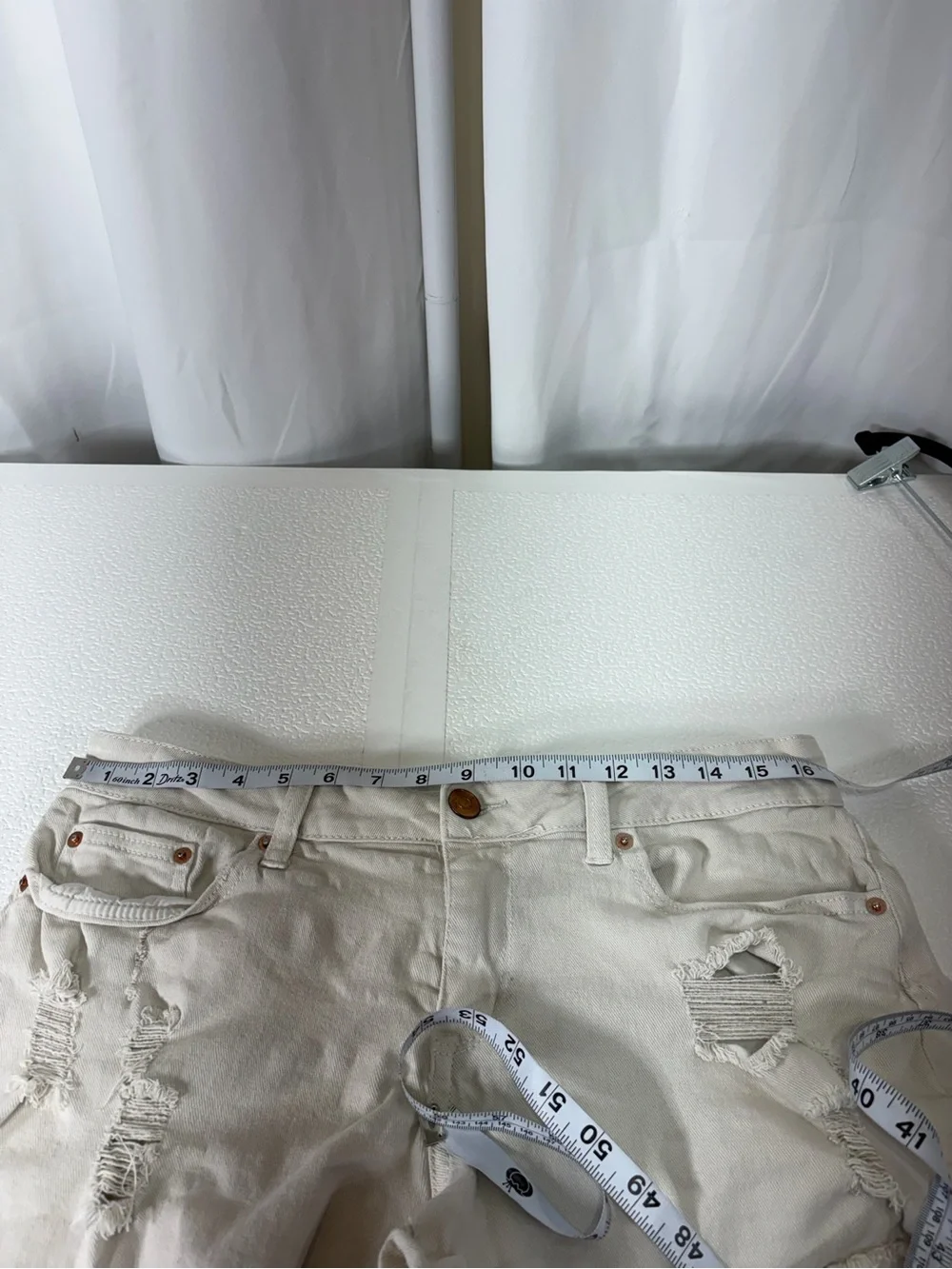 Time and Tru Off-White Distressed Denim Shorts 3126